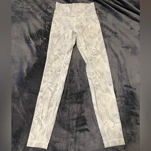 Lululemon Leggings grey & white design. Size 4 length 25